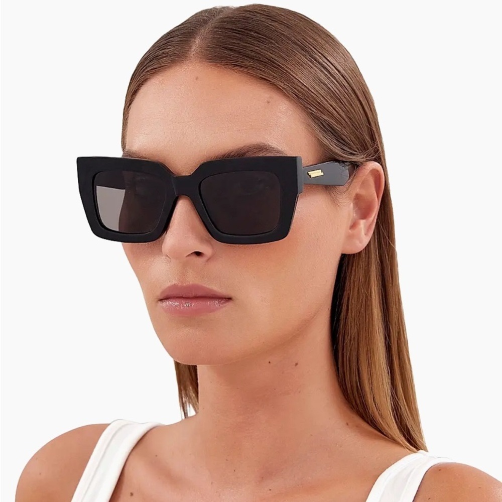 NEW BOTTEGA VENETTA 52MM RECTANGULAR SUNGLASSES IN BLACK & GOLDLOGO